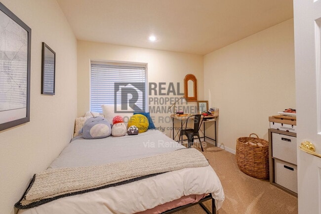 Building Photo - 2432 Mallard Cir