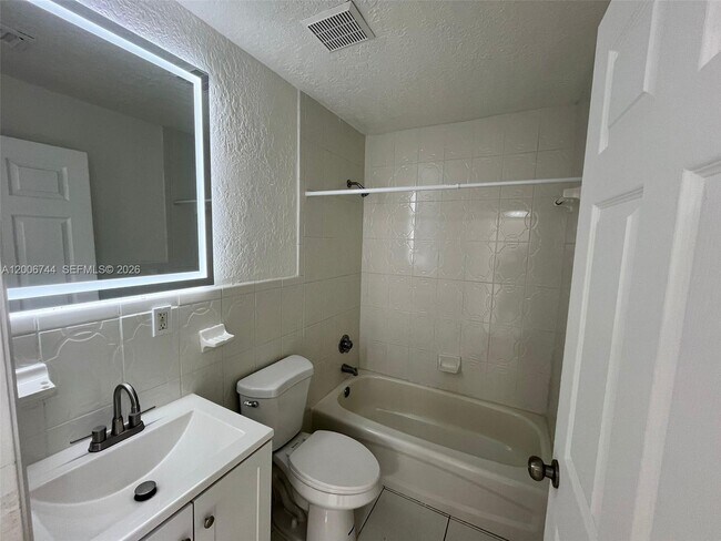 Building Photo - 15741 NW 40th Ct