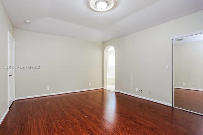 Building Photo - 1560 SW 194th Ave