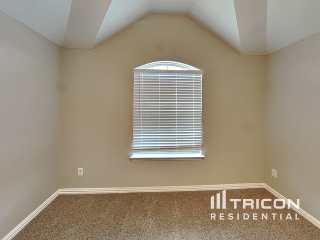 Building Photo - 131 Lake Trail Dr