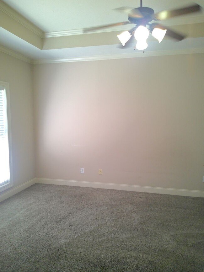 Building Photo - 141 Creekside Dr