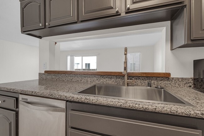 Building Photo - 1422 Rock Glen Ave