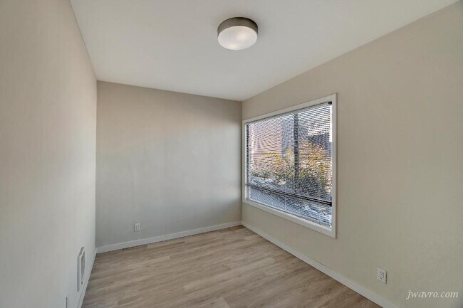 Building Photo - 70 Terra Vista Ave