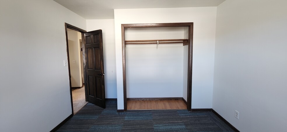 Building Photo - 625 9th St N