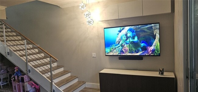 Building Photo - 1002 Sevilla Cir