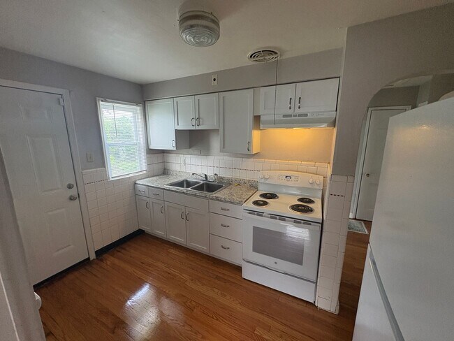 Building Photo - 8131 Zoe Dr
