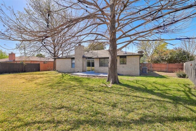 Building Photo - 1403 Greenfield Dr