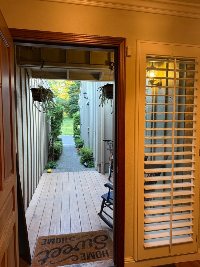 Building Photo - 304 Sycamore Hill Ct