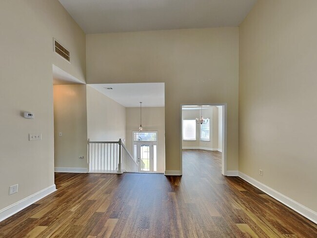 Building Photo - Beautiful 6 Bedroom Home located in Hampton!