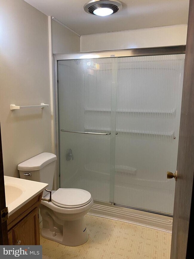 Building Photo - 1412 Fairmount Rd