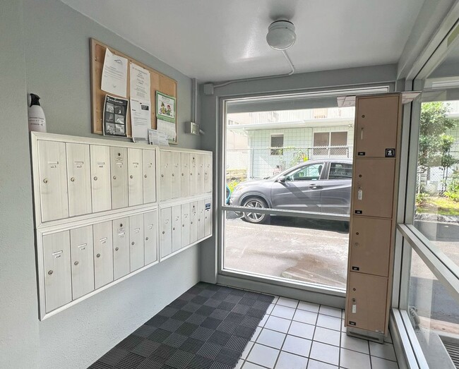 Building Photo - 1512 Halekula Way