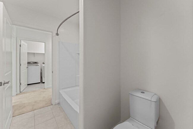 Building Photo - 4 Bedroom 2.5 Bathroom