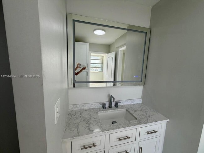 Building Photo - 1400 S Ocean Dr