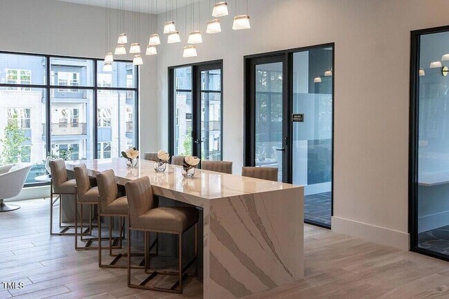 Building Photo - 2000 Olivewood St