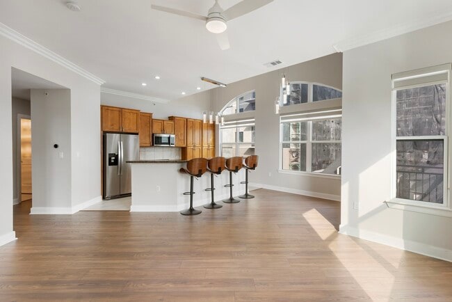 Building Photo - 1010 Rosine St