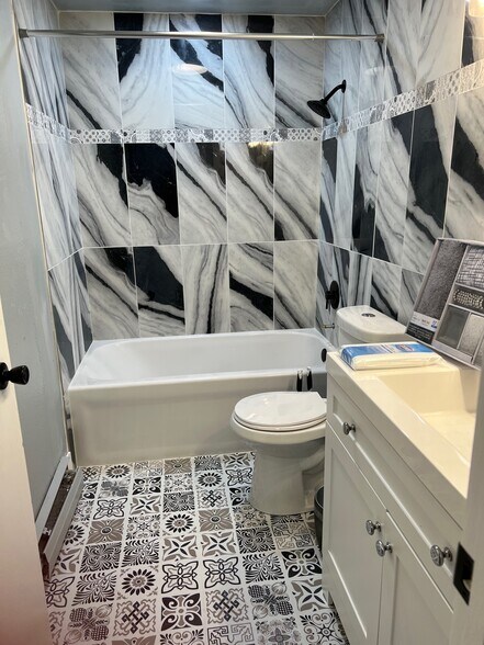 Building Photo - 21 Woodmere Ct