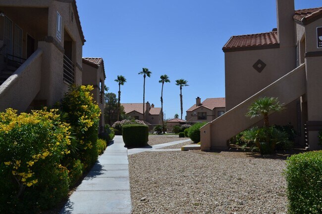 Building Photo - COZY 2 BEDROOM AND 2 FULL BATH CONDO IN SP...
