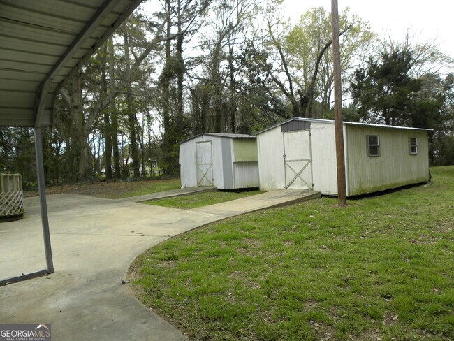 Building Photo - 113 Maple St