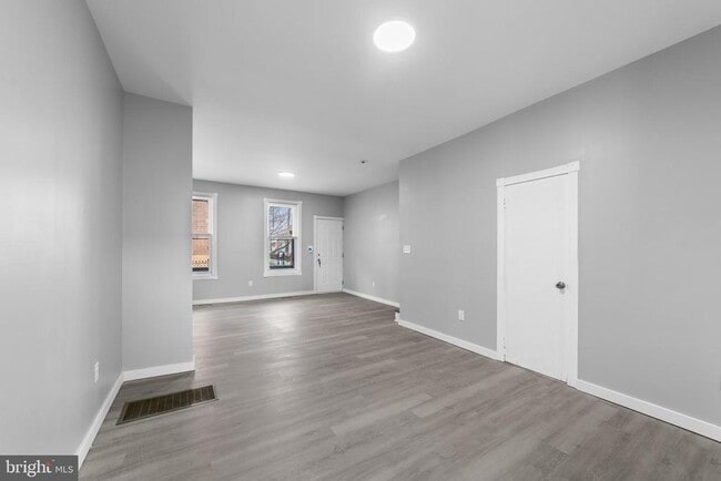 Building Photo - 346 Ridgeway St