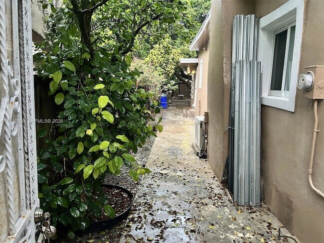 Building Photo - 261 NW 49th St