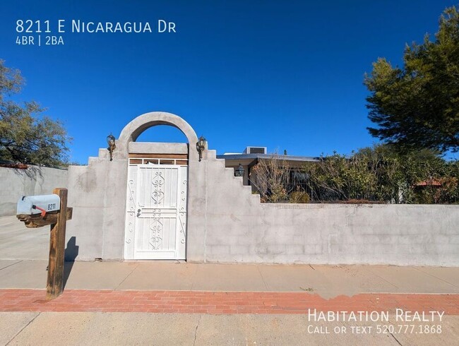 Building Photo - Gorgeous 4Bed/2Bath Stunner w/ Mountain Vi...