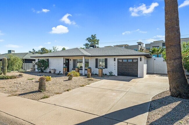 Building Photo - Now Leasing – Fully Updated Scottsdale Home!