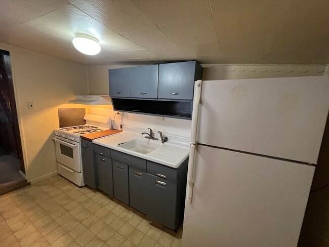 Building Photo - Single Family Home