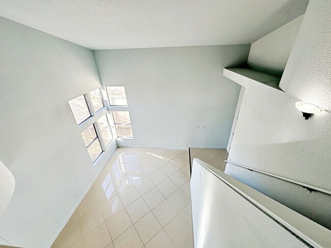 Building Photo - 1645 Autumn Rust Dr