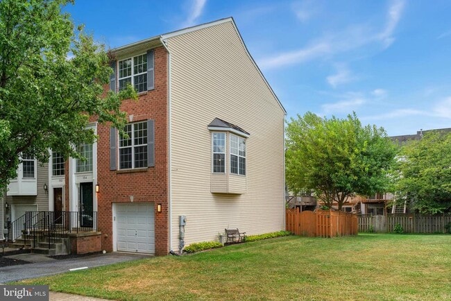 Building Photo - 154 Fieldstone Ct