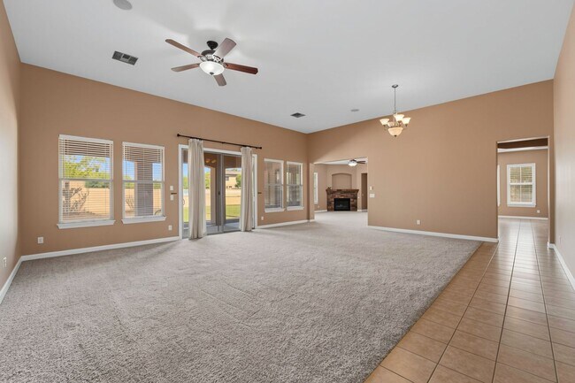 Building Photo - Welcome to this inviting Phoenix Rental - Available!