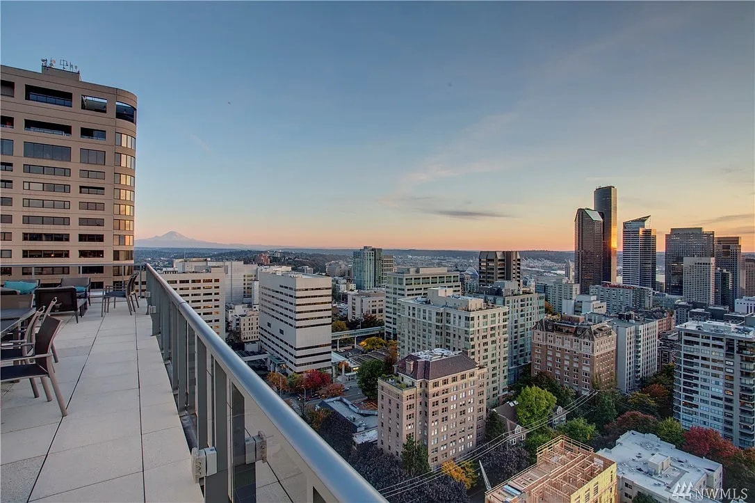 Building Photo - 1321 Seneca St