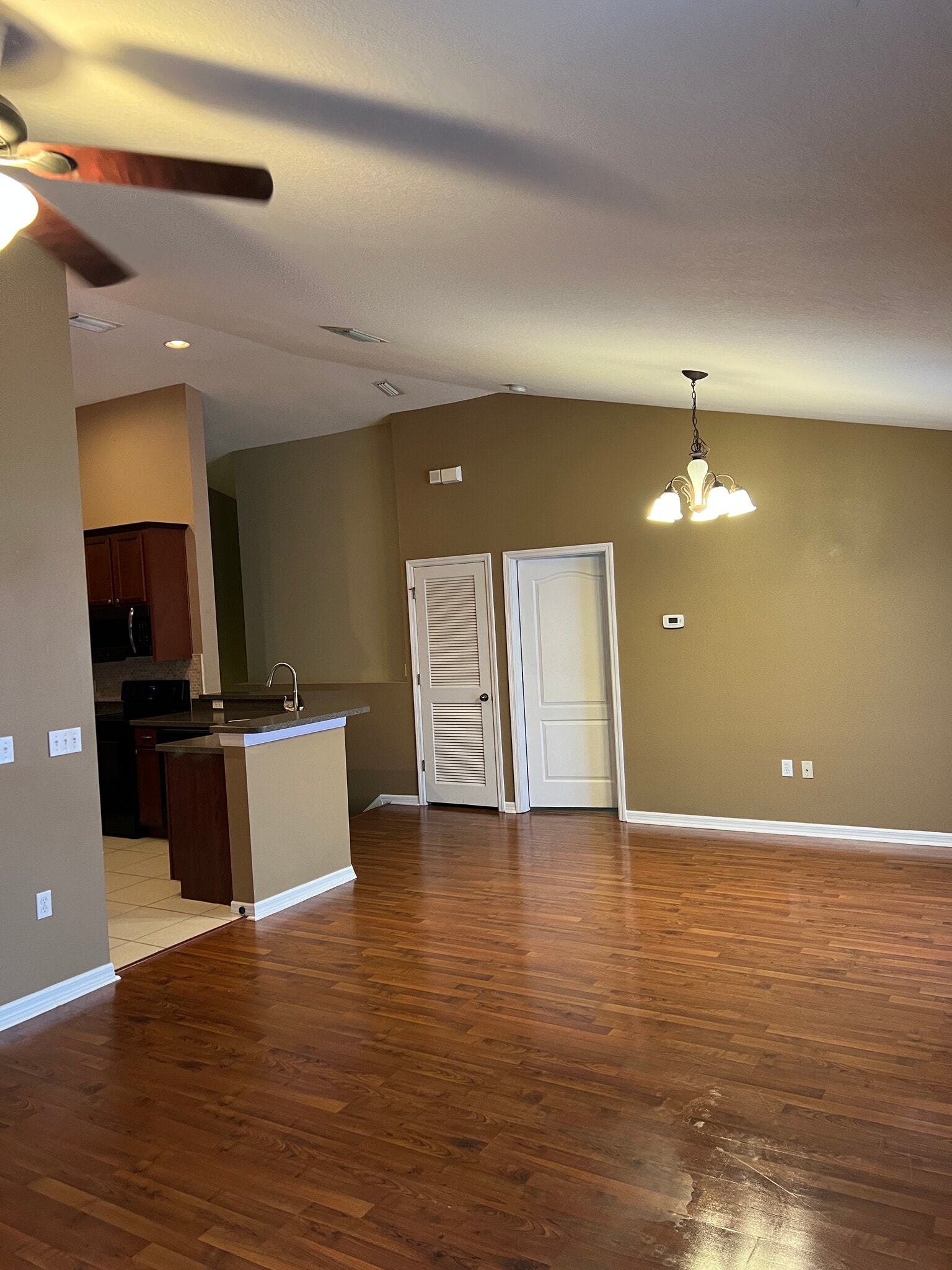 Building Photo - 5723 Kinglethill Dr
