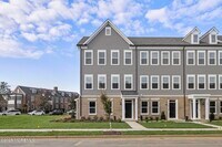 Building Photo - 20 Barton Ave