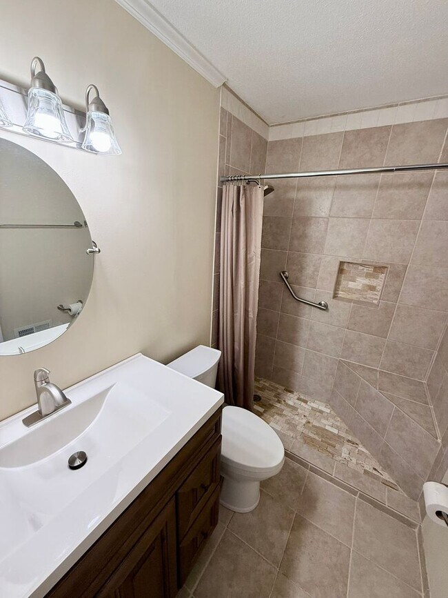 Building Photo - Charming & Convenient Athens Home – Prime Location with Modern Comforts