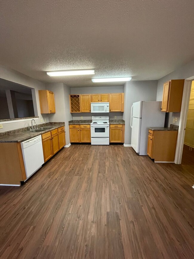 Building Photo - Franklin Twp - 3 BR 2 story