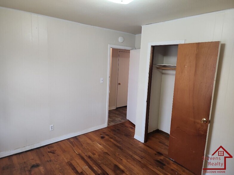 Building Photo - 1202 Pleasant View Dr
