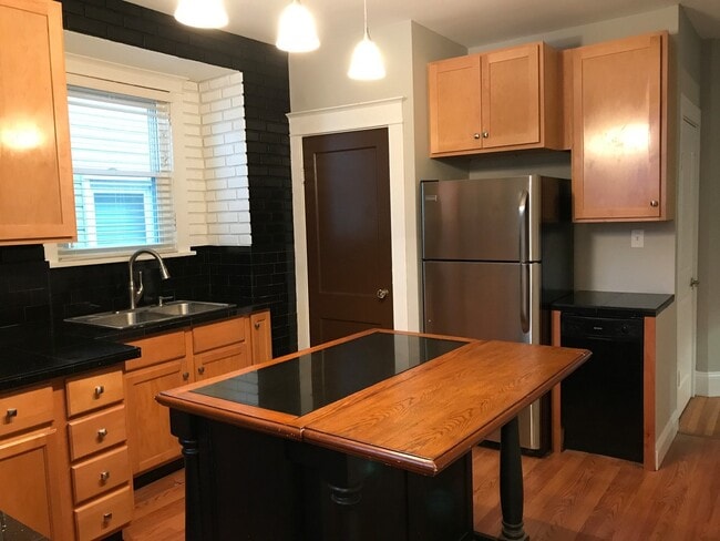 Building Photo - Beautiful Renovated Home near Sublette Park
