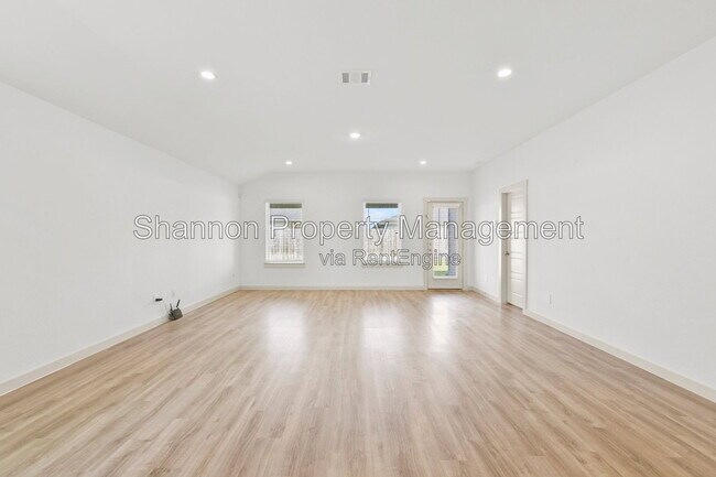 Building Photo - 7915 Murciana Dr