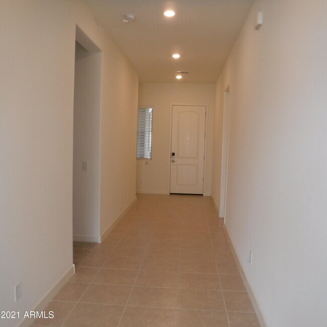Building Photo - 16755 W Sand Hills Rd