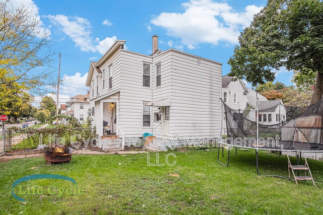 Building Photo - 1004 Chatham St NW