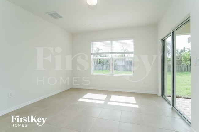 Building Photo - 1622 SW 27th St