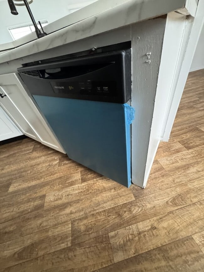 Building Photo - Come and take a look at this GEM!!!!!