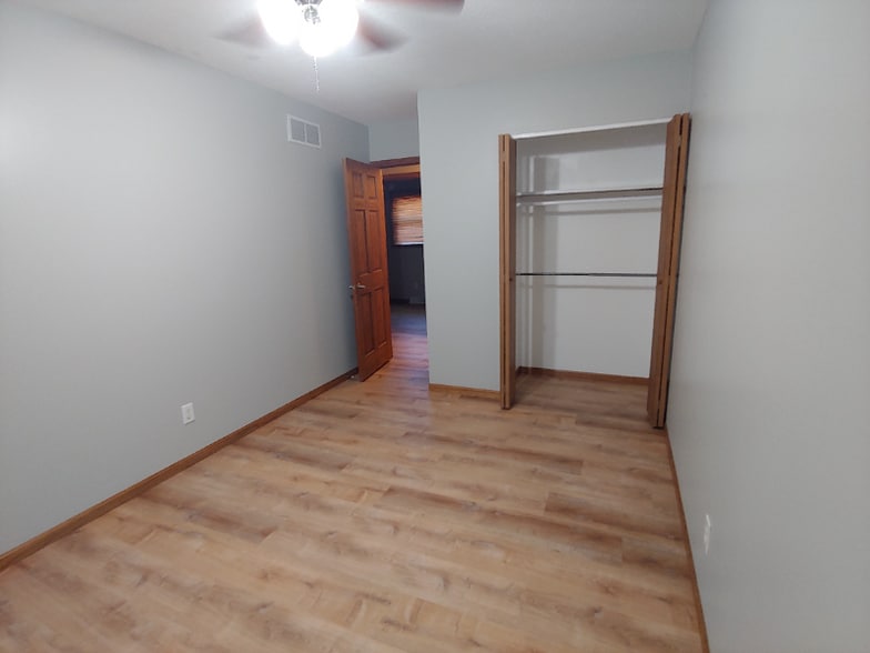 Building Photo - 3520 Sunny Hill Dr