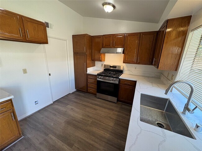 Building Photo - 20429 Amhurst Dr