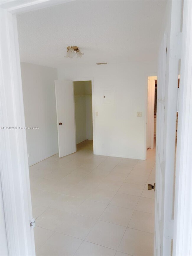 Building Photo - 3360 Pinewalk Dr N