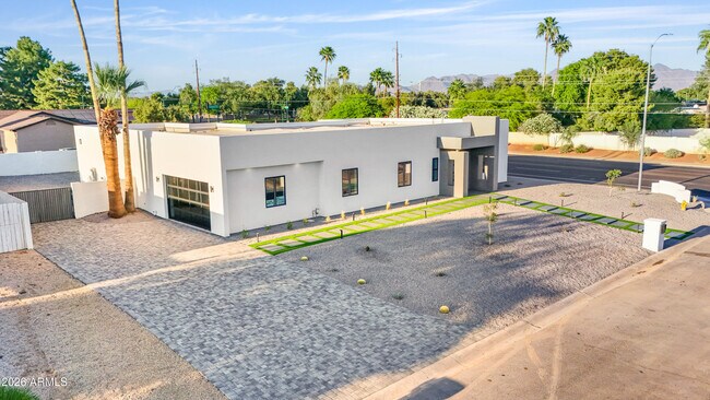 Building Photo - 5540 E Dahlia Dr