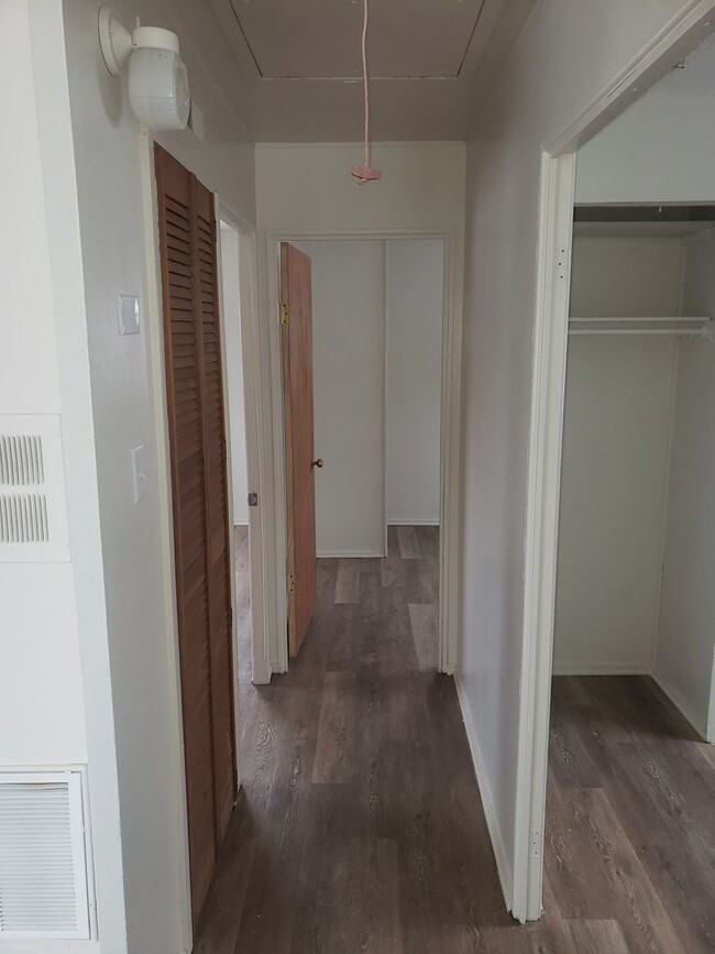 Building Photo - 3 Bedroom in New Haven 2 Bath with Man Cav...