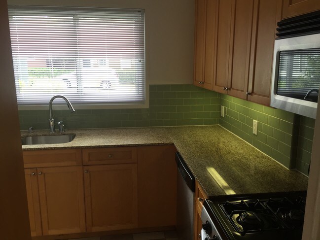 Building Photo - 332 Garces Dr