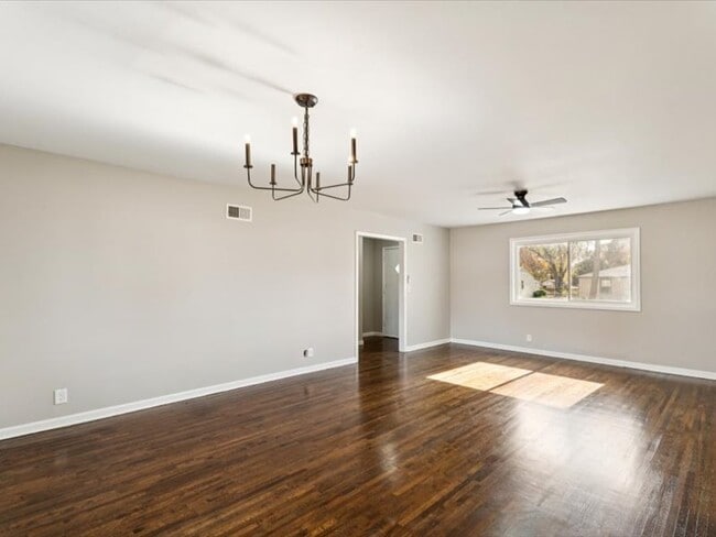 Building Photo - 411 W 46th St