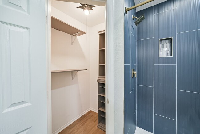 Building Photo - 10826 Thorncliff Dr